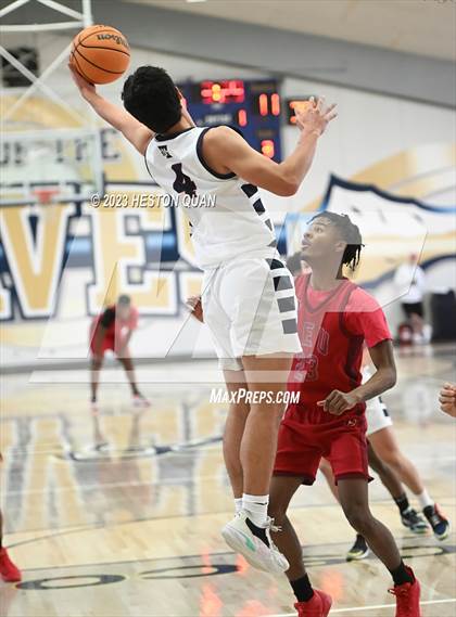 Thumbnail 3 in St. Margaret's vs. Leuzinger (MLK Classic) photogallery.