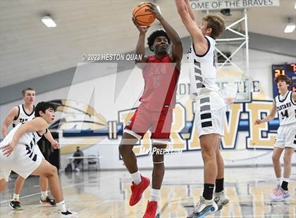 Thumbnail 3 in St. Margaret's vs. Leuzinger (MLK Classic) photogallery.