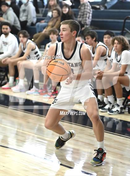 Thumbnail 2 in St. Margaret's vs. Leuzinger (MLK Classic) photogallery.