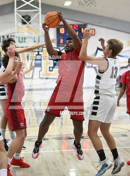 Thumbnail 1 in St. Margaret's vs. Leuzinger (MLK Classic) photogallery.