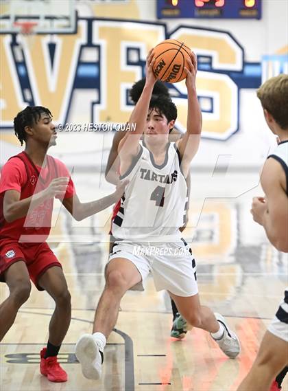 Thumbnail 3 in St. Margaret's vs. Leuzinger (MLK Classic) photogallery.