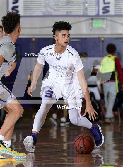 Thumbnail 2 in Newark Memorial vs. Sacramento (St. Hope Elite Classic) photogallery.