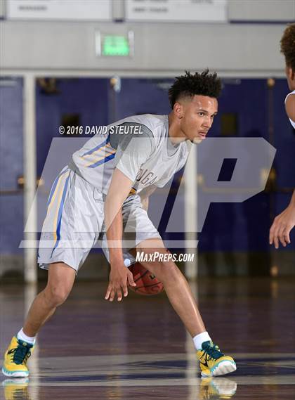 Thumbnail 3 in Newark Memorial vs. Sacramento (St. Hope Elite Classic) photogallery.
