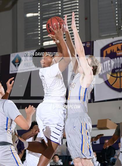 Thumbnail 1 in Newark Memorial vs. Sacramento (St. Hope Elite Classic) photogallery.