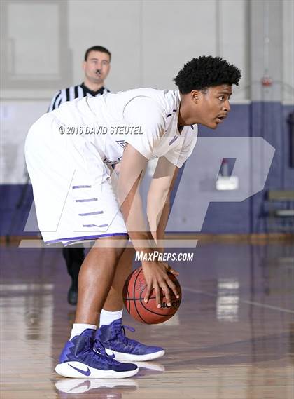 Thumbnail 2 in Newark Memorial vs. Sacramento (St. Hope Elite Classic) photogallery.