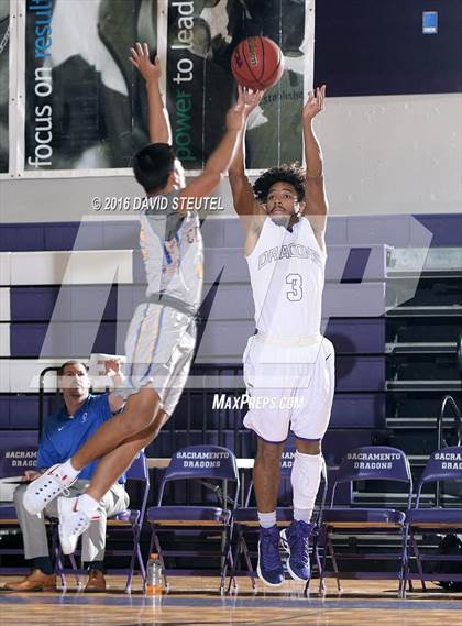 Thumbnail 3 in Newark Memorial vs. Sacramento (St. Hope Elite Classic) photogallery.