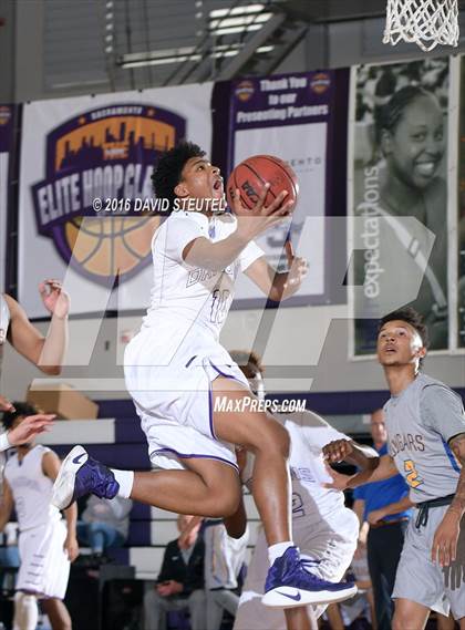 Thumbnail 1 in Newark Memorial vs. Sacramento (St. Hope Elite Classic) photogallery.