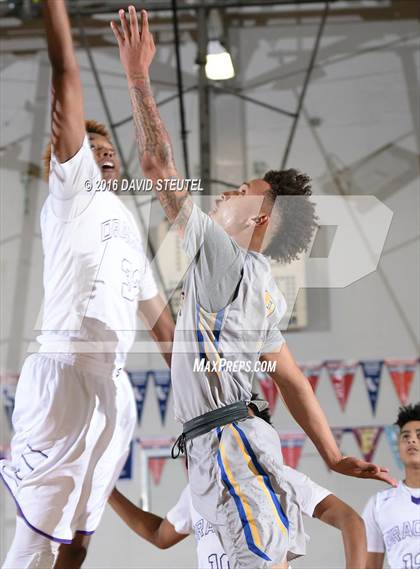 Thumbnail 2 in Newark Memorial vs. Sacramento (St. Hope Elite Classic) photogallery.