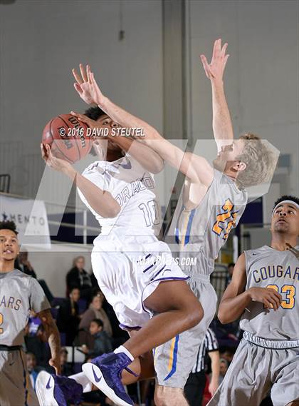 Thumbnail 2 in Newark Memorial vs. Sacramento (St. Hope Elite Classic) photogallery.