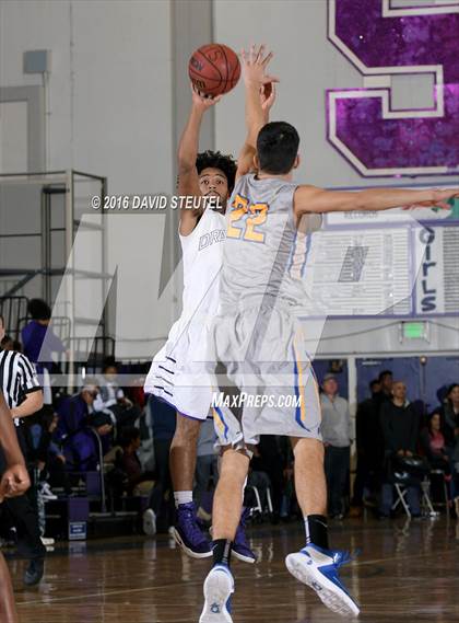 Thumbnail 1 in Newark Memorial vs. Sacramento (St. Hope Elite Classic) photogallery.
