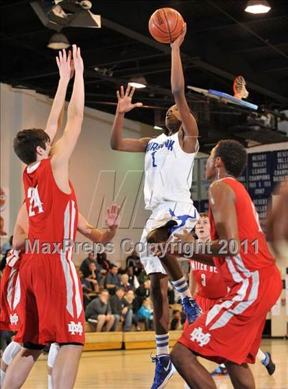 Thumbnail 1 in Mater Dei vs. Burbank (MaxPreps Holiday Classic) photogallery.