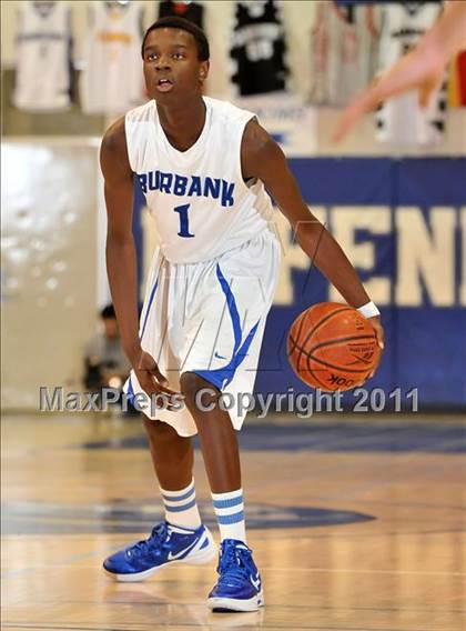 Thumbnail 3 in Mater Dei vs. Burbank (MaxPreps Holiday Classic) photogallery.