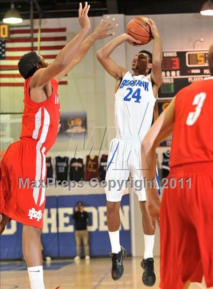 Thumbnail 3 in Mater Dei vs. Burbank (MaxPreps Holiday Classic) photogallery.