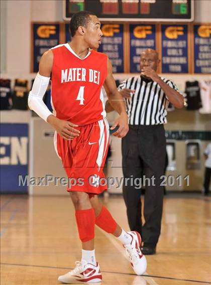 Thumbnail 3 in Mater Dei vs. Burbank (MaxPreps Holiday Classic) photogallery.
