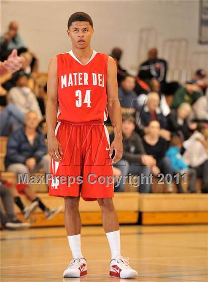 Thumbnail 2 in Mater Dei vs. Burbank (MaxPreps Holiday Classic) photogallery.