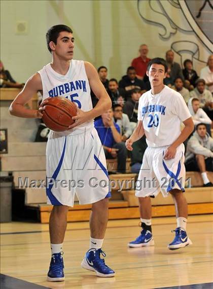 Thumbnail 3 in Mater Dei vs. Burbank (MaxPreps Holiday Classic) photogallery.