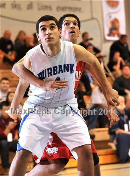 Thumbnail 1 in Mater Dei vs. Burbank (MaxPreps Holiday Classic) photogallery.