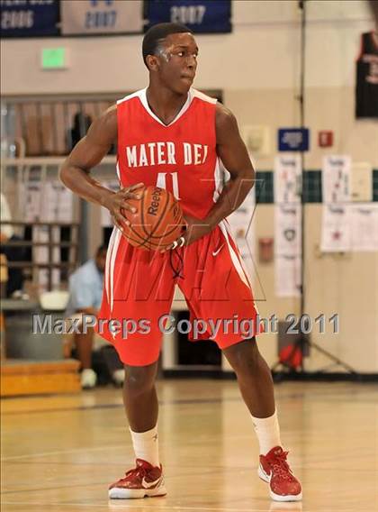 Thumbnail 1 in Mater Dei vs. Burbank (MaxPreps Holiday Classic) photogallery.