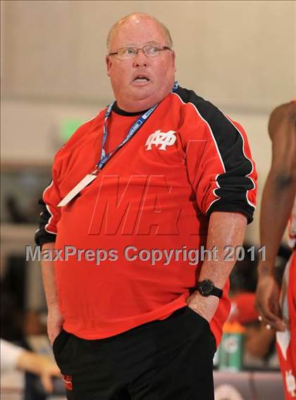 Thumbnail 3 in Mater Dei vs. Burbank (MaxPreps Holiday Classic) photogallery.