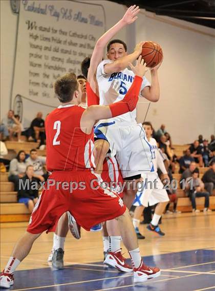 Thumbnail 2 in Mater Dei vs. Burbank (MaxPreps Holiday Classic) photogallery.