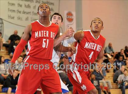Thumbnail 1 in Mater Dei vs. Burbank (MaxPreps Holiday Classic) photogallery.
