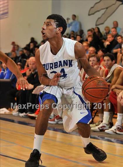 Thumbnail 2 in Mater Dei vs. Burbank (MaxPreps Holiday Classic) photogallery.