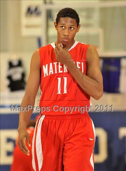 Thumbnail 1 in Mater Dei vs. Burbank (MaxPreps Holiday Classic) photogallery.