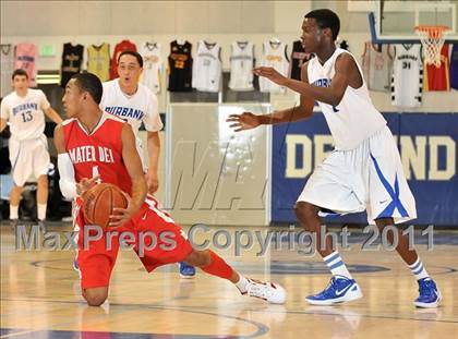 Thumbnail 2 in Mater Dei vs. Burbank (MaxPreps Holiday Classic) photogallery.