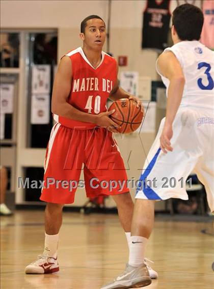 Thumbnail 2 in Mater Dei vs. Burbank (MaxPreps Holiday Classic) photogallery.