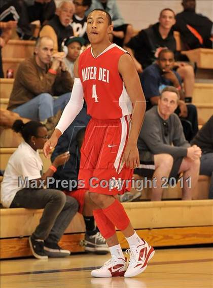 Thumbnail 1 in Mater Dei vs. Burbank (MaxPreps Holiday Classic) photogallery.