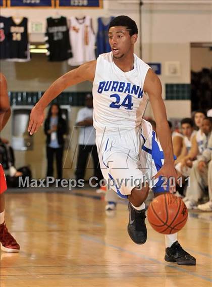 Thumbnail 1 in Mater Dei vs. Burbank (MaxPreps Holiday Classic) photogallery.