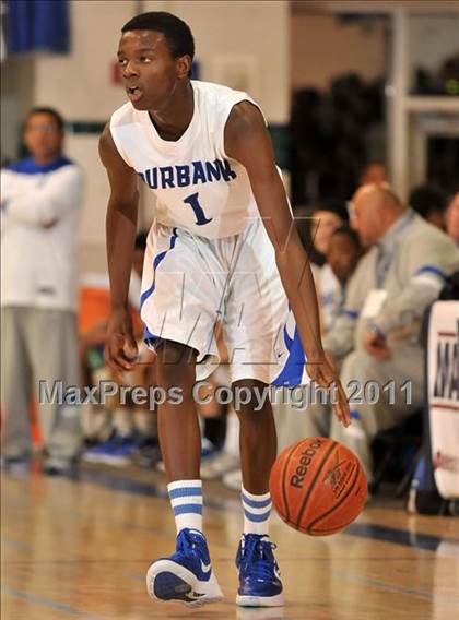 Thumbnail 3 in Mater Dei vs. Burbank (MaxPreps Holiday Classic) photogallery.