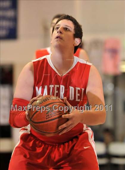 Thumbnail 2 in Mater Dei vs. Burbank (MaxPreps Holiday Classic) photogallery.