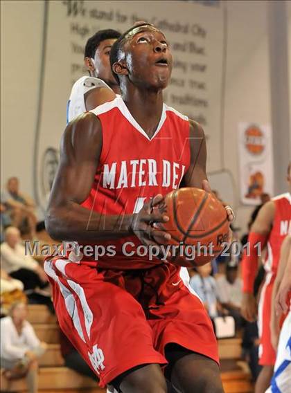 Thumbnail 1 in Mater Dei vs. Burbank (MaxPreps Holiday Classic) photogallery.