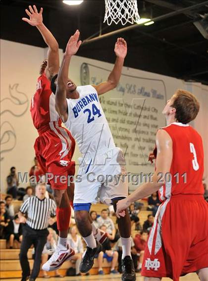 Thumbnail 3 in Mater Dei vs. Burbank (MaxPreps Holiday Classic) photogallery.