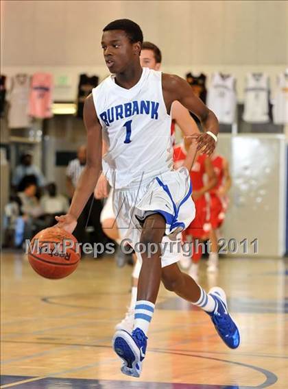 Thumbnail 3 in Mater Dei vs. Burbank (MaxPreps Holiday Classic) photogallery.