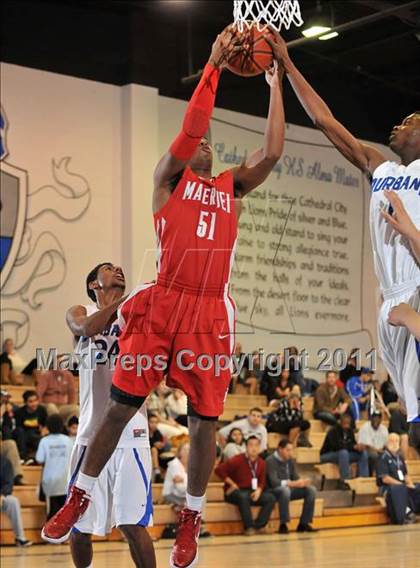 Thumbnail 2 in Mater Dei vs. Burbank (MaxPreps Holiday Classic) photogallery.