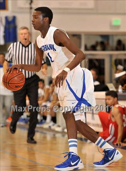 Thumbnail 3 in Mater Dei vs. Burbank (MaxPreps Holiday Classic) photogallery.