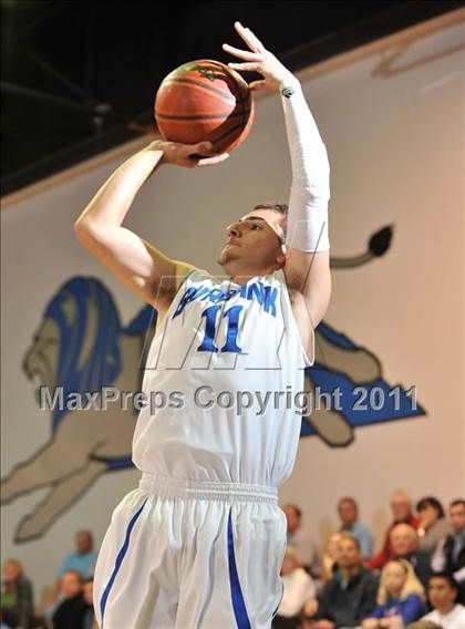 Thumbnail 2 in Mater Dei vs. Burbank (MaxPreps Holiday Classic) photogallery.