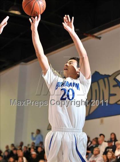 Thumbnail 3 in Mater Dei vs. Burbank (MaxPreps Holiday Classic) photogallery.