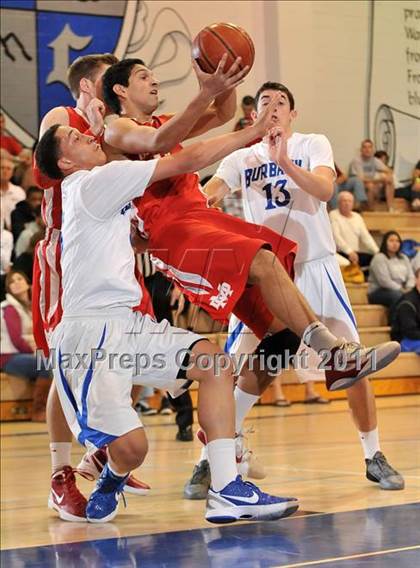 Thumbnail 1 in Mater Dei vs. Burbank (MaxPreps Holiday Classic) photogallery.