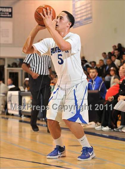 Thumbnail 2 in Mater Dei vs. Burbank (MaxPreps Holiday Classic) photogallery.