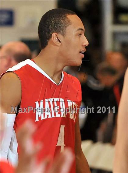 Thumbnail 1 in Mater Dei vs. Burbank (MaxPreps Holiday Classic) photogallery.