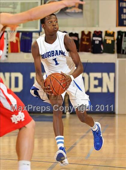 Thumbnail 1 in Mater Dei vs. Burbank (MaxPreps Holiday Classic) photogallery.