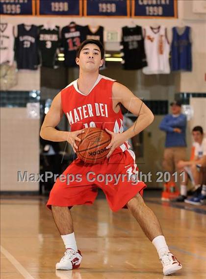 Thumbnail 2 in Mater Dei vs. Burbank (MaxPreps Holiday Classic) photogallery.