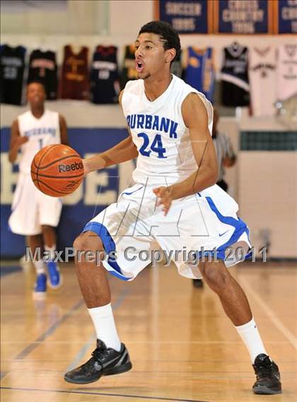 Thumbnail 2 in Mater Dei vs. Burbank (MaxPreps Holiday Classic) photogallery.