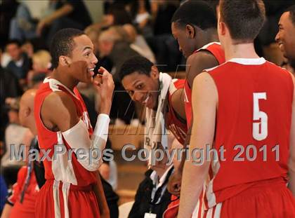Thumbnail 3 in Mater Dei vs. Burbank (MaxPreps Holiday Classic) photogallery.