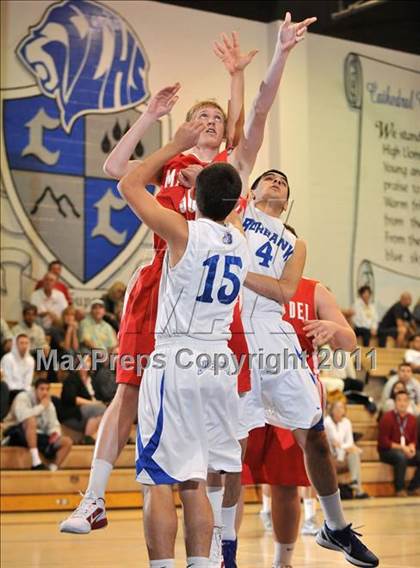 Thumbnail 1 in Mater Dei vs. Burbank (MaxPreps Holiday Classic) photogallery.