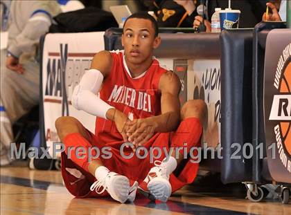 Thumbnail 1 in Mater Dei vs. Burbank (MaxPreps Holiday Classic) photogallery.