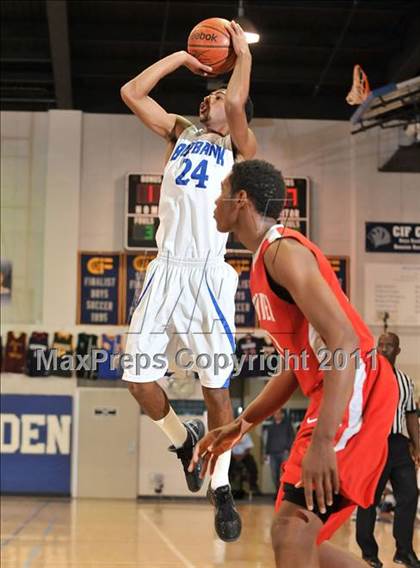 Thumbnail 3 in Mater Dei vs. Burbank (MaxPreps Holiday Classic) photogallery.